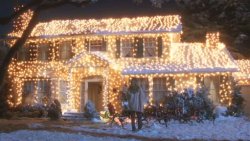 Christmas-Vacation-house-lit-up-511x288.jpg