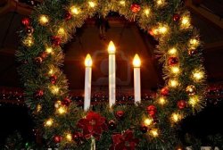 2422491-a-holiday-wreath-with-christmas-lights-in-an-outdoor-display.jpg