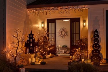 Outdoor-Halloween-Scene.jpg