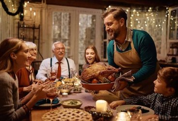 happy-father-serving-thanksgivin.jpg