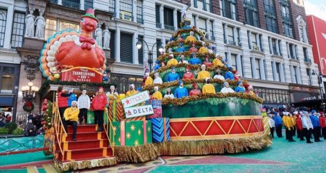 Macys Singing Christmas Tree by.jpg