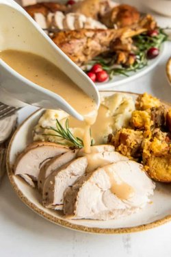 Easy-Turkey-Gravy-edit-04-683x1024-1816902857.jpg