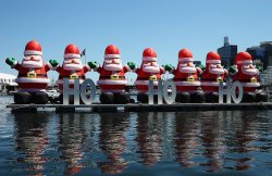 Christmas-decorations-were-displayed-water-Sydney.jpg