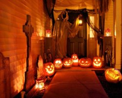 b944a44102c450cca4c0977e8baa9c98--halloween-porch-halloween-pumpkins.jpg