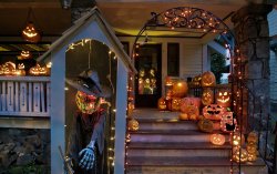 Holidays___Halloween_The_house_is_decorated_for_the_holiday_090911_.jpg