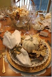 710e3c9689e019357527240050dab978--white-dishes-thanksgiving-tablescapes.jpg