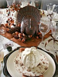 f22a20f0e455ef737cdba4faa41bbea0--thanksgiving-table-settings-thanksgiving-tablescapes.jpg