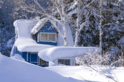 Blått%20hus%20massor%20av%20snöLarge.jpg