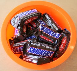 Snickers-in-an-orange-bowl.jpg