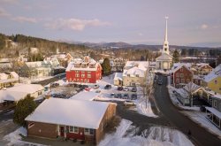 DB_Don_tSki_Stowe_Winter_Village_Church_MarkVandenberg.jpg