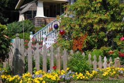 picket-fence-garden-idea-1.jpg