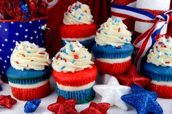red-white-blue-cupcakes-main.jpg