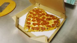 heart-shaped-pizza-01-1549923912.jpg