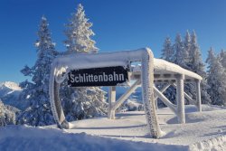 Schlittelbahn-tiefverschneit.jpg
