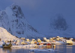 Lofoten-in-winter-by-Baard-Loeken-Nordnorsk-Reiseliv.jpg