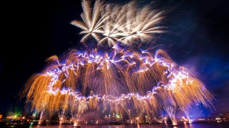 epcot-forever-fireworks-3-16x9.jpg