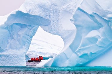Lindblad-Expeditions-Antarctic-image-230120.jpg