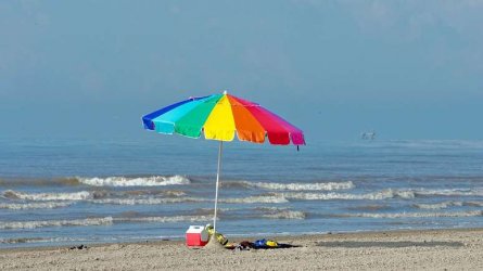190619_beach_umbrella.jpg