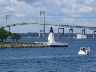 Newport_Harbor_Light_in_Newport,_Rhode_Island_(2008).jpg