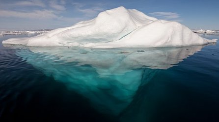 600px-Iceberg_in_the_Arctic_with_its_underside_exposed.jpg