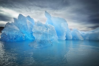 Blue_ice_in_South_Greenland_-_Visit_Greenland.jpg