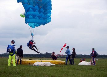 parachute-landing-on-target-pixabay.jpg