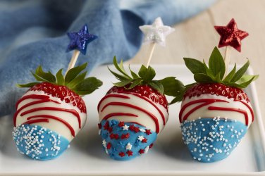 red-white-and-blue-chocolate-covered-strawberries.jpeg