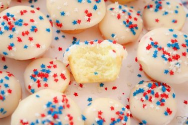 Easy-Patriotic-Vanilla-Cake-Bites7069.jpg