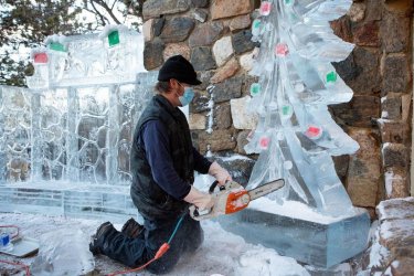 Evergreen-Ice-Carving.jpg