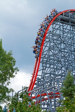 six-flags-new-england_wicked-cyclone_0505.jpg