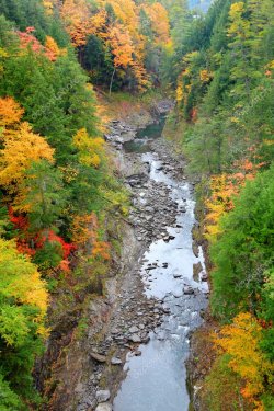 depositphotos_129757352-stock-photo-quechee-gorge-view-in-autumn.jpg