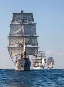 tall_ships_7df95a8e-6eda-4ff1-845e-85153ddc3f09.jpg