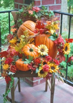 Beautful-Autumn-Decor-lilis-lounge-of-flower-power-F0-9F-8C-BA-43507264-554-783.jpg