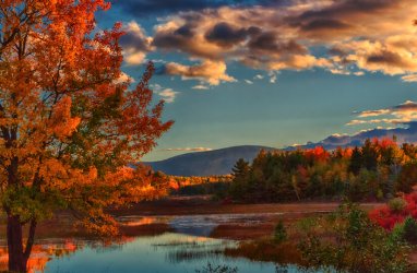 Acadia-NP-Lake-with-Autumn-Trees-New-England-in-Autumn.jpg