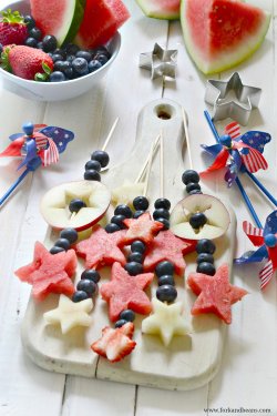 4th-of-July-Fruit-Skewers-1.jpg