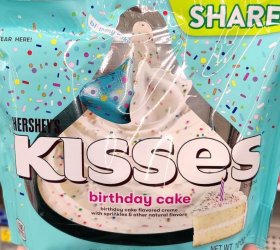 hersheys-kisses-birthday-cake-candy-1611786406.jpg