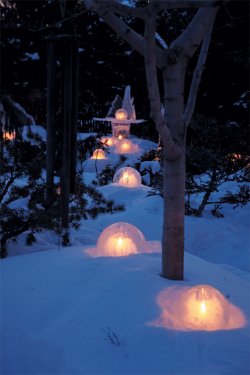 mh1111_IceGlobes06.jpg