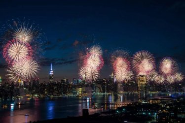 USA-Guided-Tours-NY-4th-of-July-in-New-York-City-1.jpg