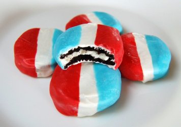Red-White-Blue-Chocolate-Dipped-Oreo-Cookies-1024x721.jpg