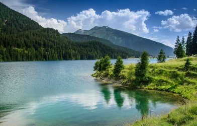 4k-uhd-background-nature-lake-davos-lake-water-reflection-mo.jpg