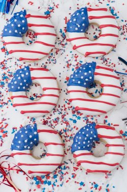 red-white-blue-4th-july-american-flag-donuts.jpg