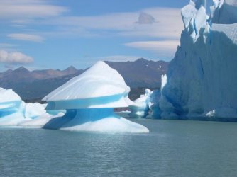 Upsala_glacier_near_icebergs-637x478.jpg