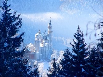 Schloss_Neuschwanstein_im_Winter.jpg