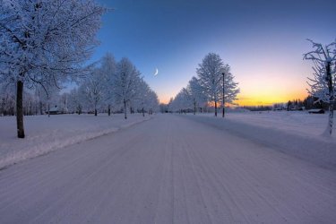 winter-road-under-a-beautiful-crescent-moon-wallpaper-8690_L.jpg