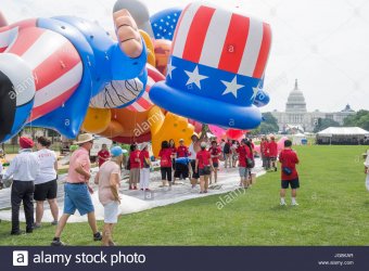 washington-dc-usa-4th-july-2017-independence-day-parade-marches-hold-JG8KAR.jpg