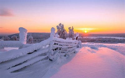 Sunset_winter_fence_landscape-2016_Nature_HD_Wallpaper_medium.jpg