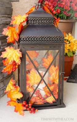 Fall-Lantern-Decorating-Ideas-04-1-Kindesign.jpg