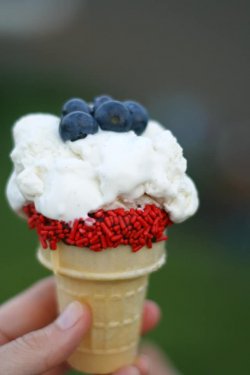 f Patriotic-ice-cream-cones...an-easy-fun-Fourth-of-July-treat.jpg