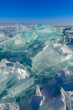 Turquoise-ice-cracks-Lake-Baikal-in-Siberia.jpg