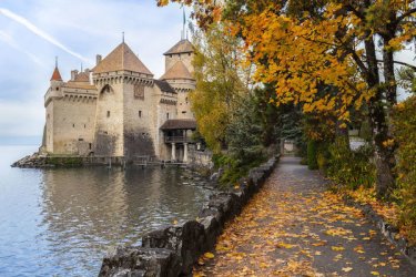 view-chillon-castle-lake-autumn-19359342.jpg